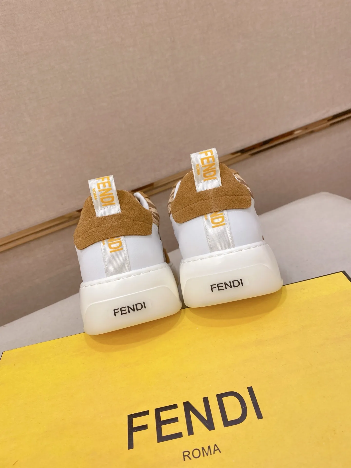 Men's shoes 💰 440💰 (fendi) New style 👊🏻 upper 🇮🇹 imported cowhide fabric 🇩🇪 lining imported sheepskin lining. The original outsole is molded to highlight the identity of every man, and the upper foot is elegant and stable🚶🏻🚶🏻The high-end custom counters reproduce the original version📯No matter the wind or rain, the shoe last remains unchanged and can withstand the verification of time🔍️,🔵 Size: 38-44